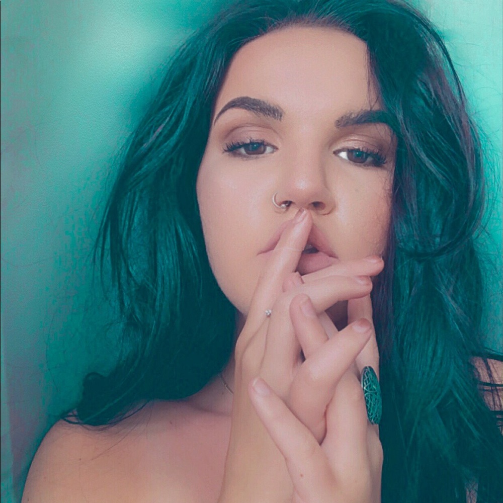 Meet your Posher, Karena